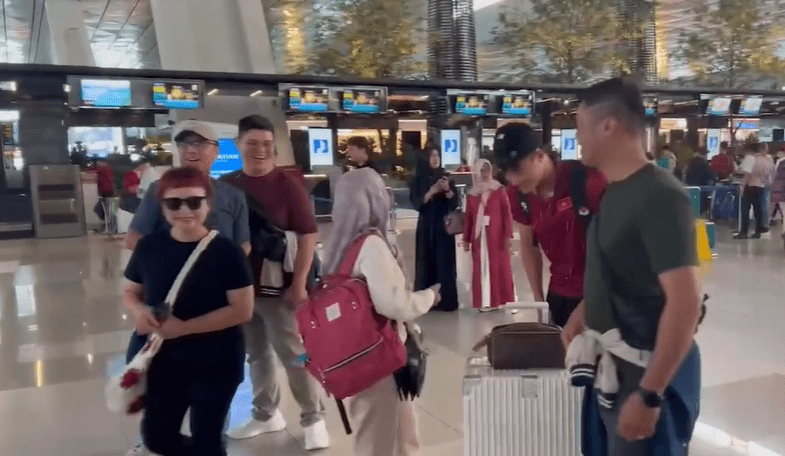 CĐV Indonesia xin chữ ký cầu thủ U23 Việt Nam