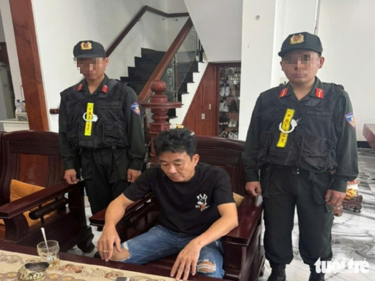 Khám xét nơi ở nghi phạm