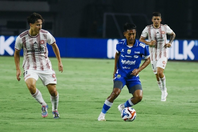 Tạm hoãn giải VĐQG Indonesia cho U23