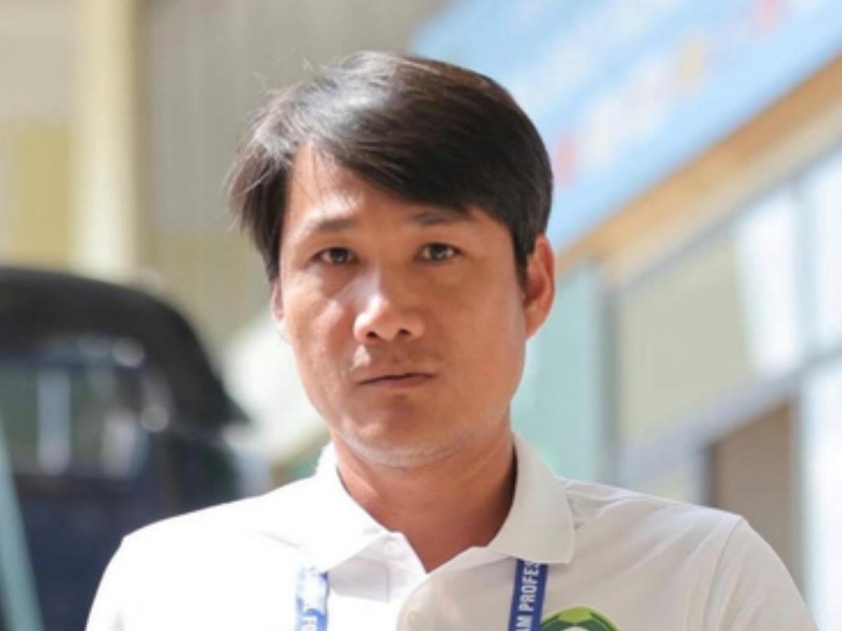 HLV Huỳnh Quốc Anh dẫn dắt đội bóng
