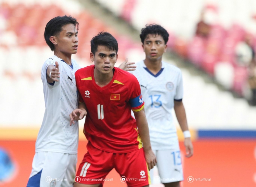 U23 Việt Nam tận dụng bóng chết để ghi bàn