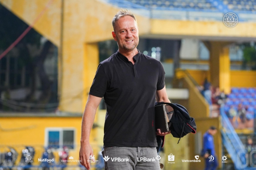 HLV Polking phát biểu sau trận