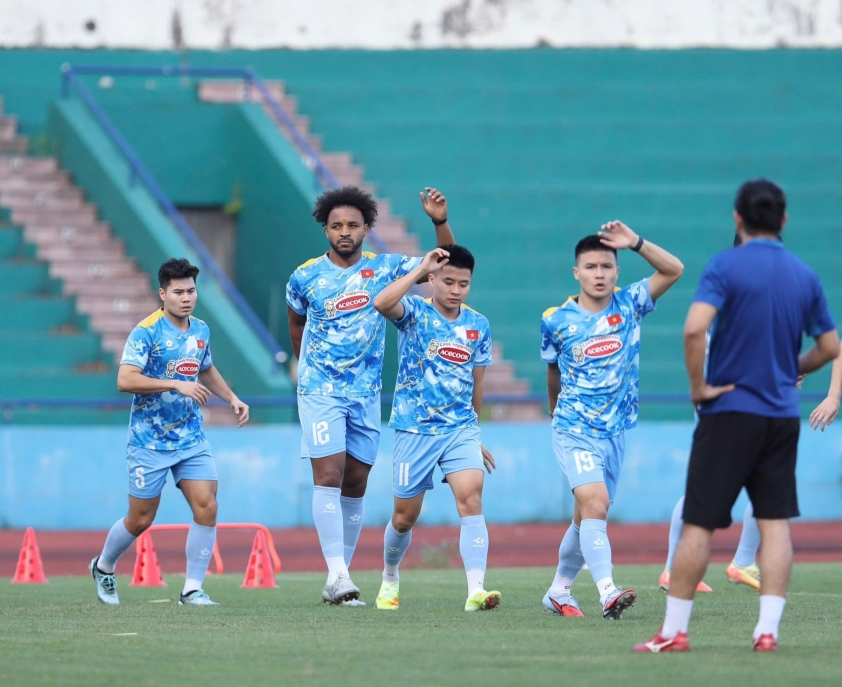 Nhóm cầu thủ Hà Nội và Nam Định tham gia buổi tập cùng đội tuyển