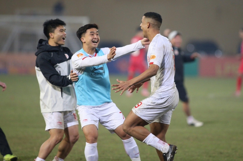 Pha tranh chấp quyết liệt giữa hai bên