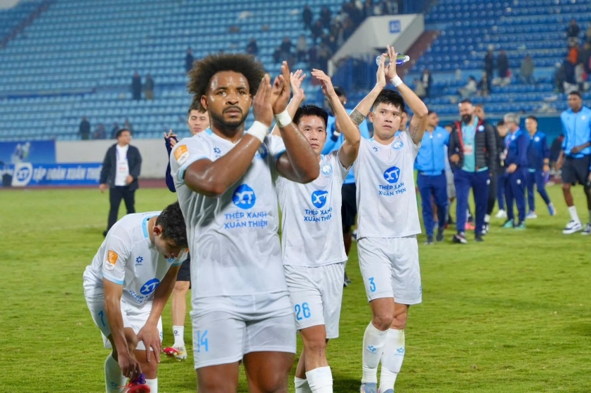 HLV Long An bắt bài Xuân Son tại trận đấu