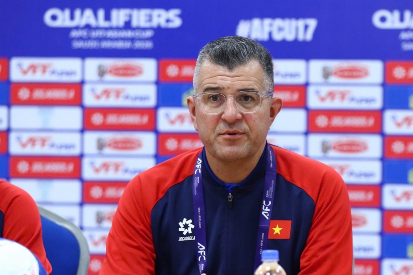 U17 Việt Nam bay cao với ngôi đầu, HLV Roland hết lời khen ngợi