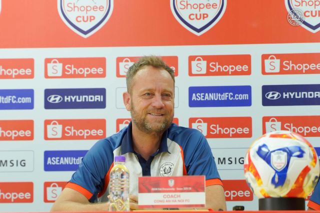 HLV Polking gửi 'chiến thư' trước ngày CAHN đấu Buriram