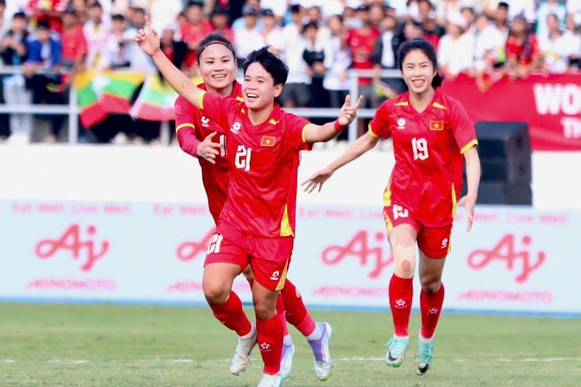 Ngân Thị Vạn Sự mở tỷ số với 1 pha đánh đầu dù chiều cao khiêm tốn Ngân Thị Vạn Sự mở tỷ số với 1 pha đánh đầu dù chiều cao khiêm tốn