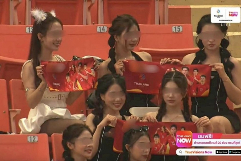 Thái Lan chính thức khiếu nại về trận đấu của U22 Việt Nam Nhóm hotgirl quảng cáo cá cược ở trận U22 Việt Nam vs U22 Lào