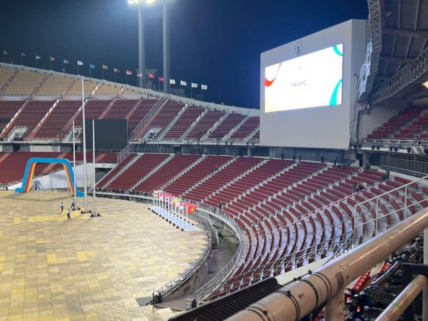 Khán đài vắng vẻ thiếu sức sống ở trận bóng đá nam SEA Games Khán đài thiếu cổ động viên tại trận U22 Thái Lan