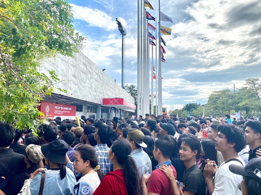 Cảnh tượng cuồng nhiệt trên khán đài trận Myanmar vs Philippines Khán đài cuồng nhiệt trận Myanmar vs Philippines