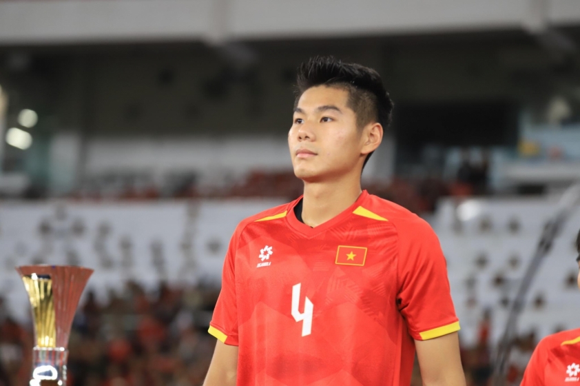 Hiểu Minh từng có màn ra mắt ĐT Việt Nam khá ấn tượng