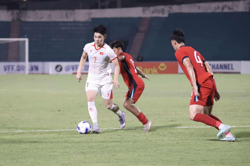 BLV Quang Huy nhận xét về vai trò của Đình Bắc tại SEA Games 33 BLV Quang Huy đánh giá cao tiền đạo Nguyễn Đình Bắc