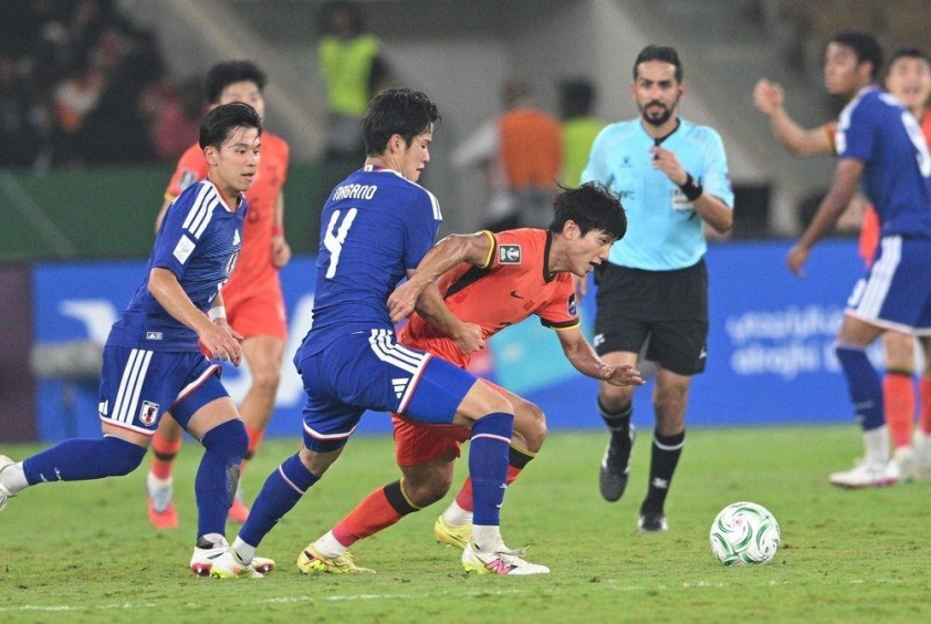 Hàng phòng ngự nổi tiếng của U23 Trung Quốc đã vỡ vụn ngay từ những phút đầu tiên.