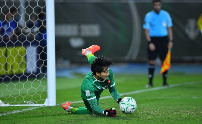 Thủ môn Cao Văn Bình xuất sắc trong loạt sút penalty