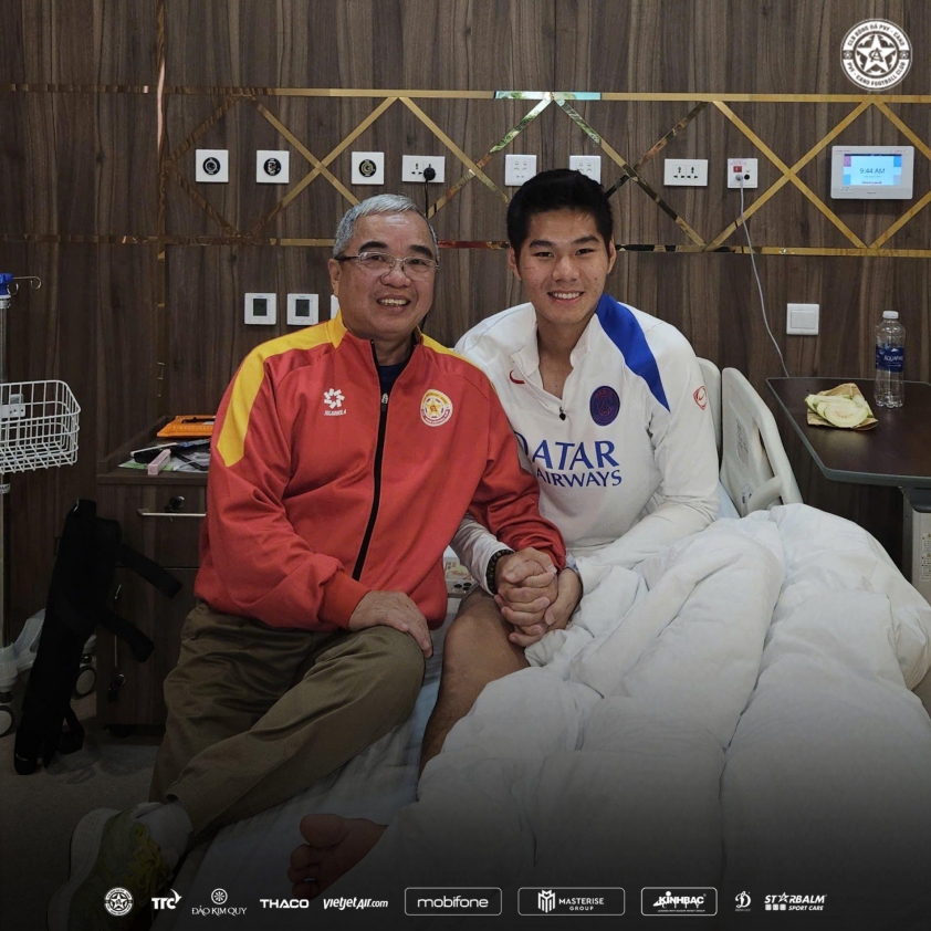 Ca phẫu thuật của trung vệ Hiểu Minh