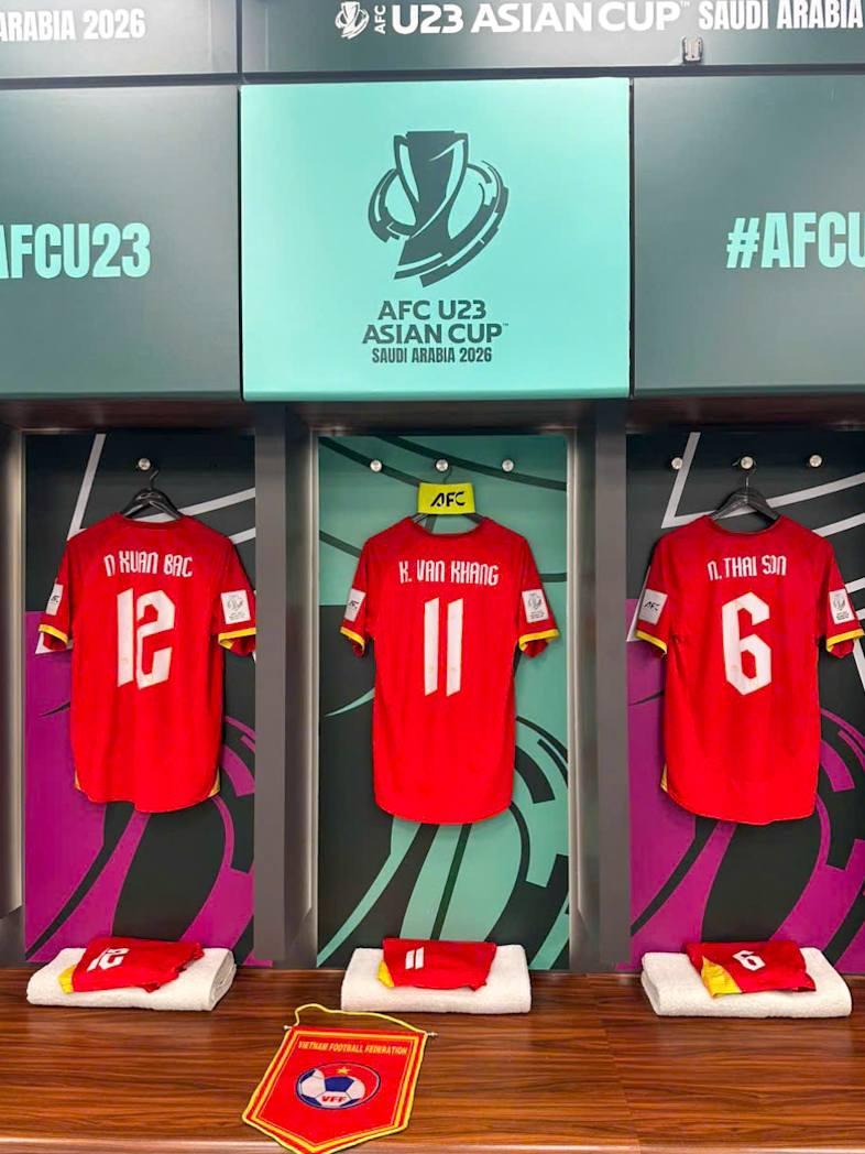 U23 Việt Nam khởi động với trang phục đỏ