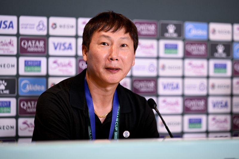 HLV Kim Sang Sik chúc Tết người hâm mộ Việt Nam