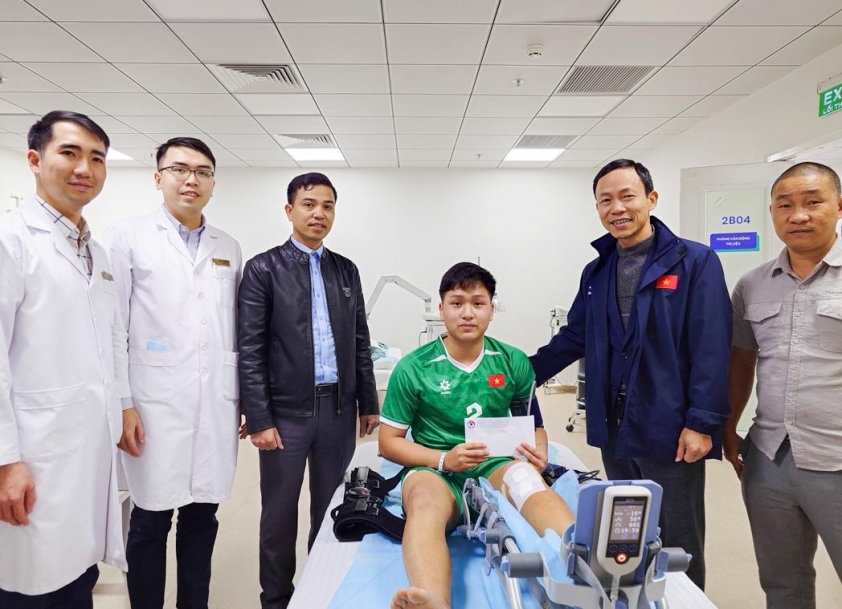 Thủ môn Nguyễn Văn Lực bị chấn thương dây chằng đầu gối