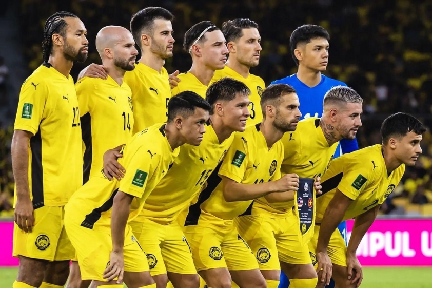 Dòng người cổ vũ bóng đá Đông Nam Á