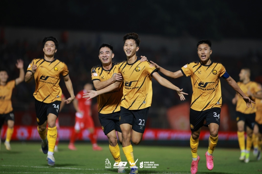 V-League khai xuân bằng 2 trận đá bù vòng 10