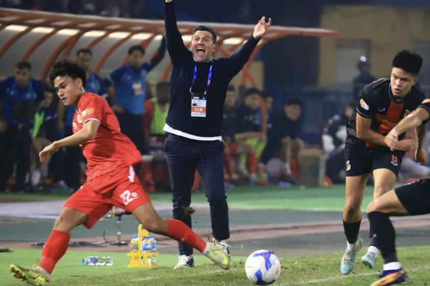 2 HLV châu Âu bị cấm chỉ đạo ở vòng 13 V-League